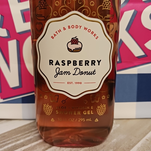 Bath and Body Works Raspberry Jam Donut Shower Gel - Picture 2 of 4